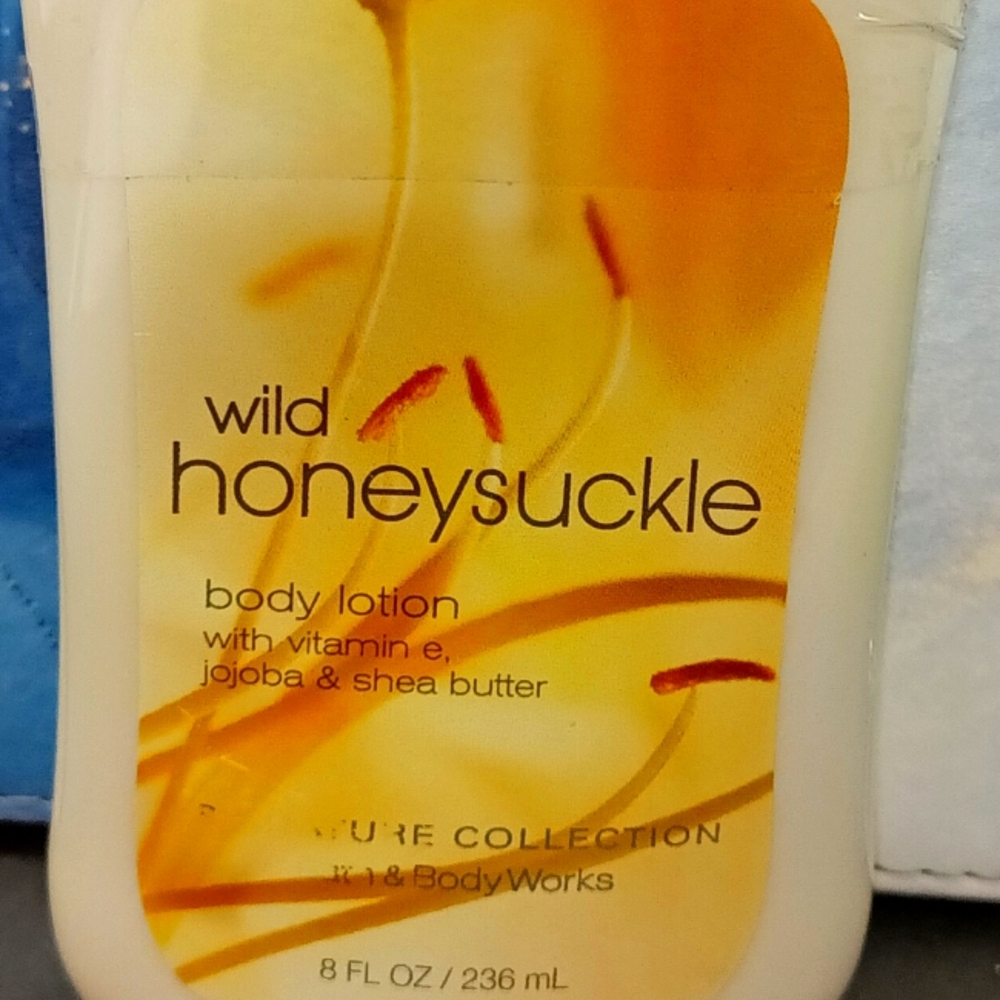 Bath And body Works Wild Honeysuckle